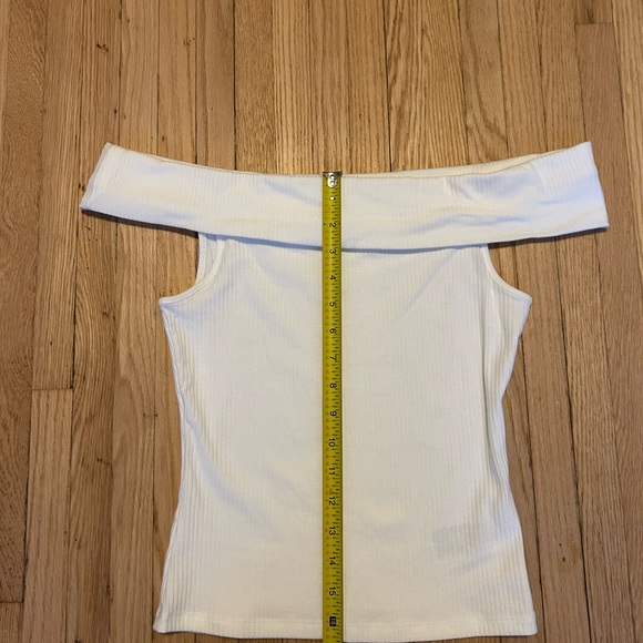 Off-Shoulder White Ribbed Top - Picture 3 of 7